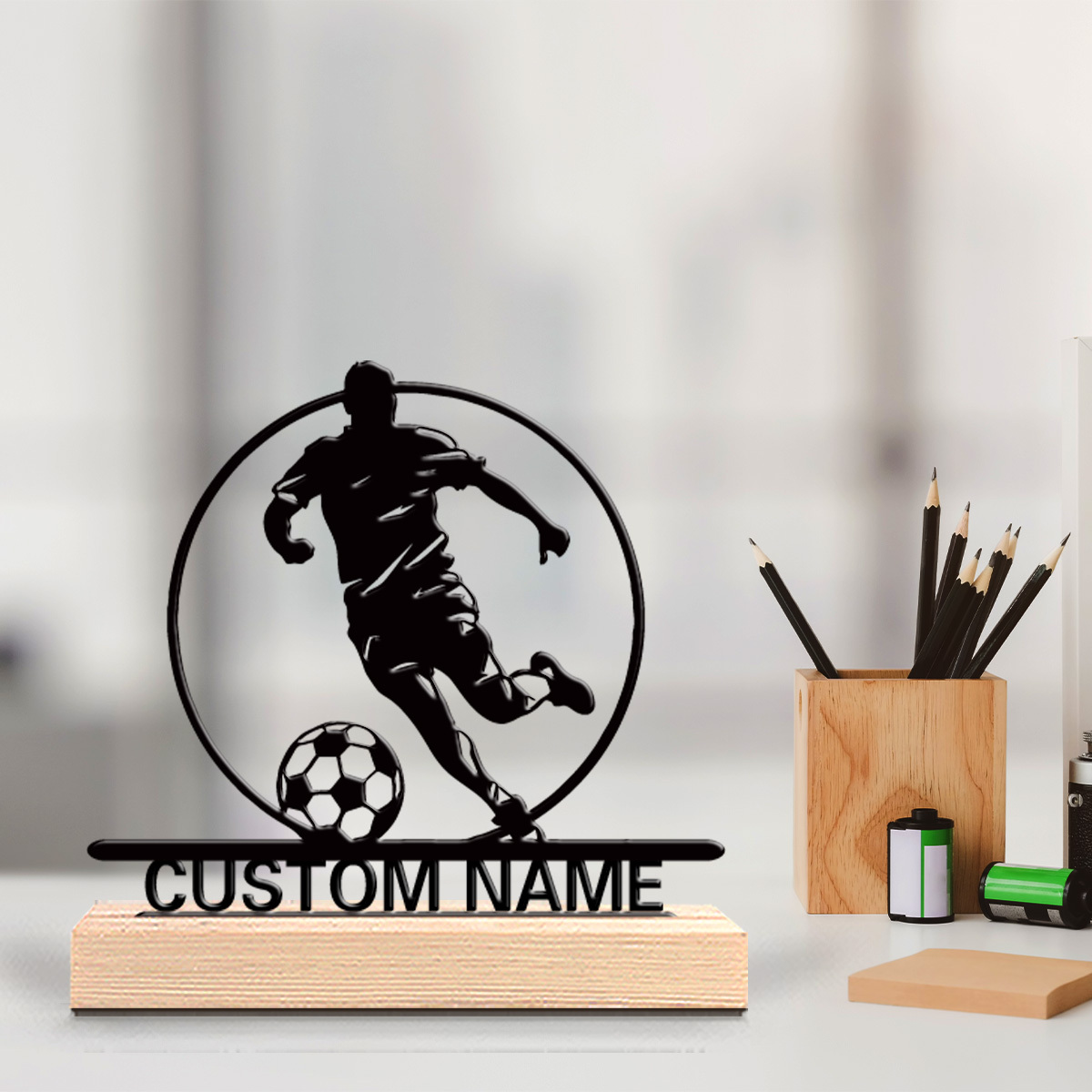 Home Office Setup - Personalisierte Fußballspieler-Metallstatue mit Namen, Holzsockel Tischdekoration,