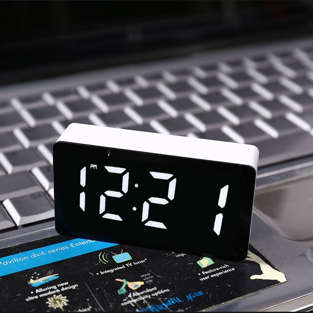 LED elektronische Uhr Spiegel  – Led Desk Clock Bewertung und Preis